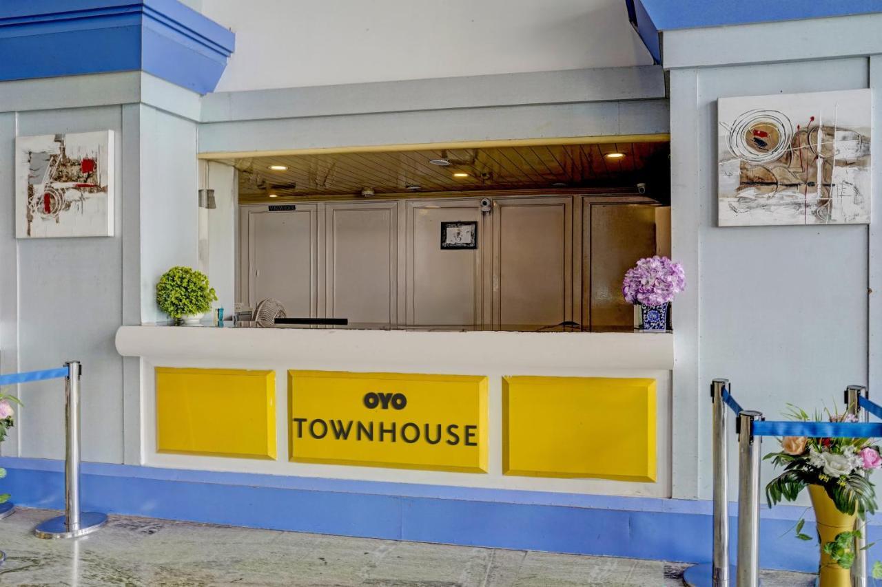 Townhouse 809 Royal Palms Hotel - Rose Collection Mumbai Exterior foto