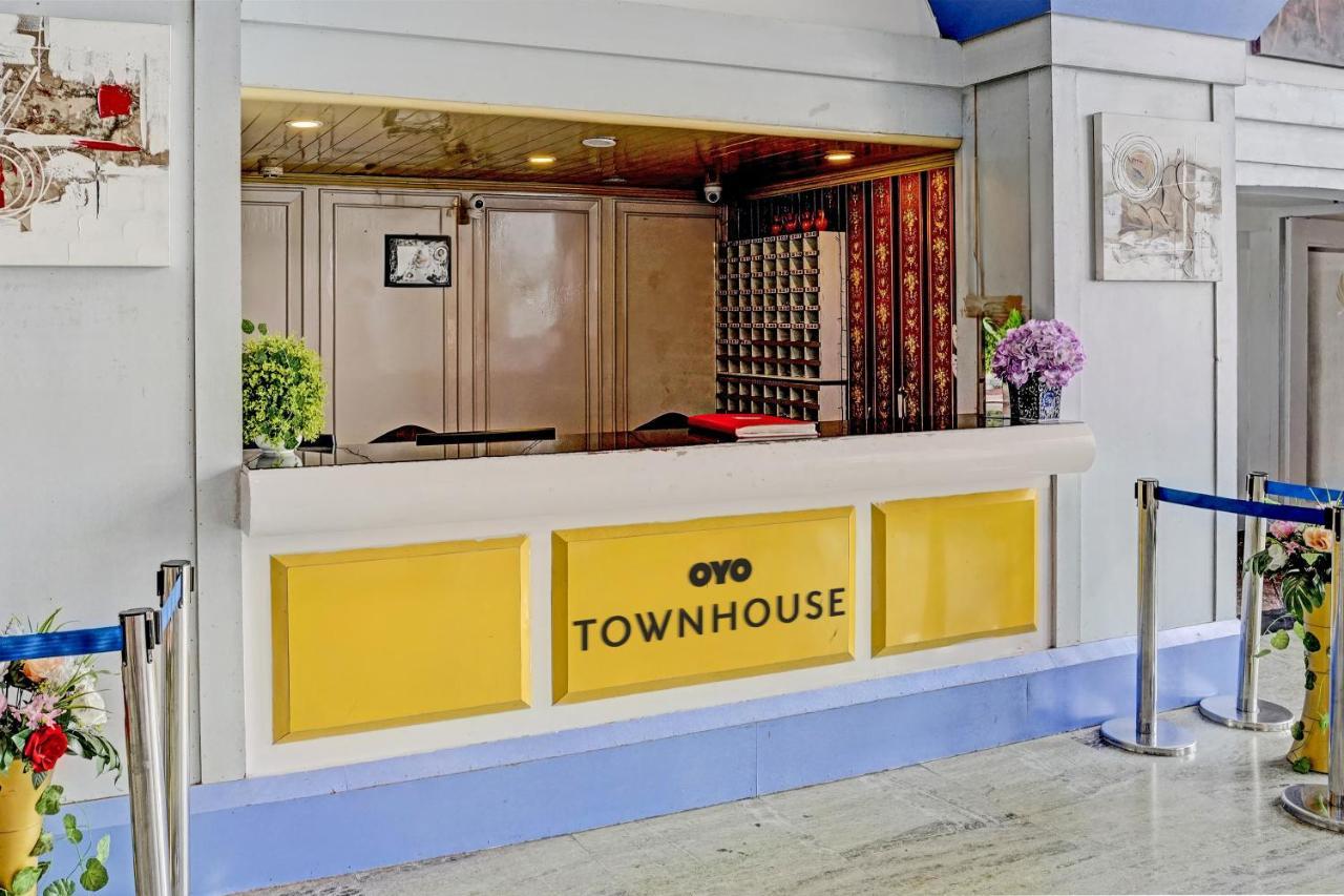 Townhouse 809 Royal Palms Hotel - Rose Collection Mumbai Exterior foto
