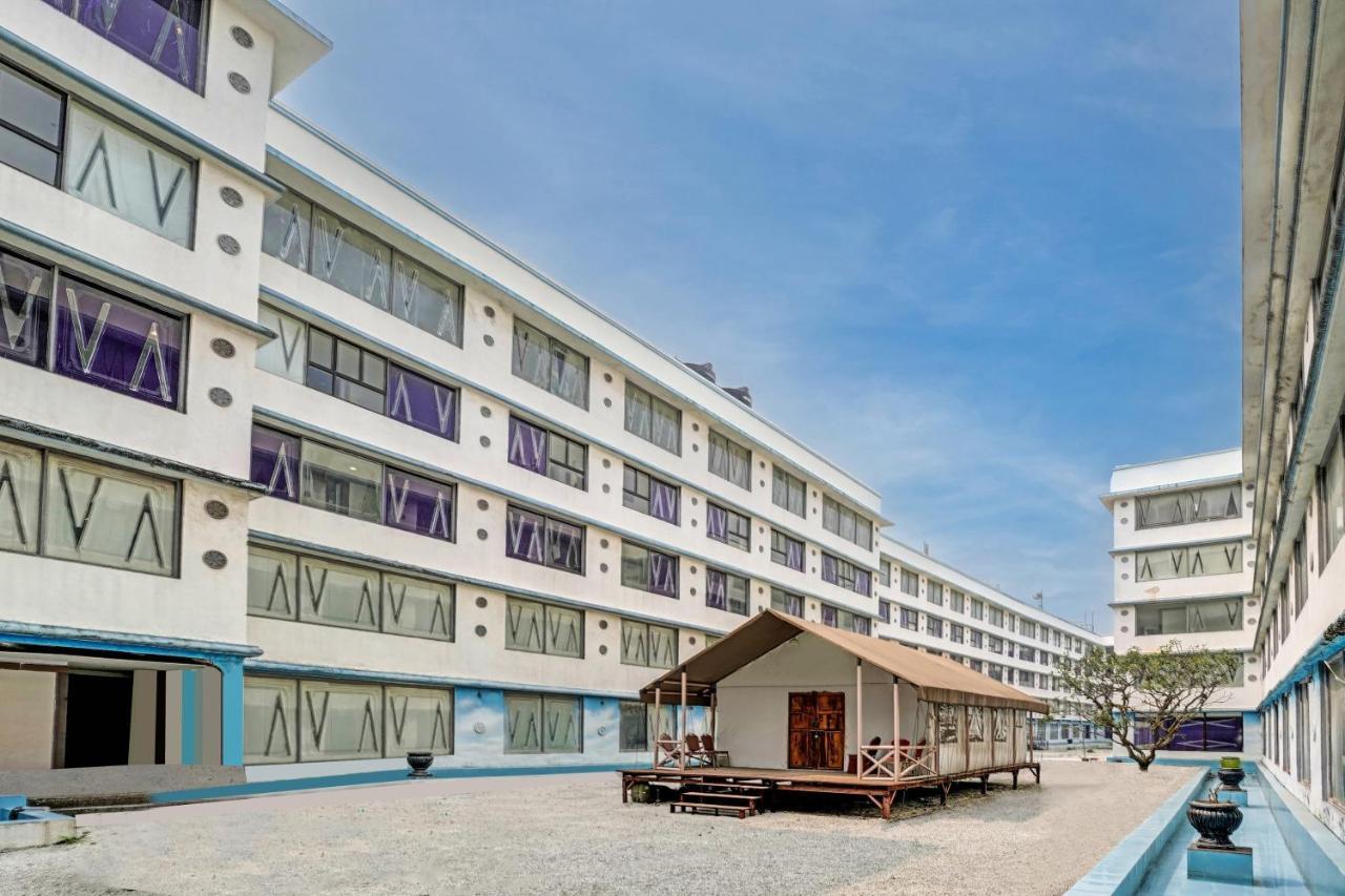 Townhouse 809 Royal Palms Hotel - Rose Collection Mumbai Exterior foto