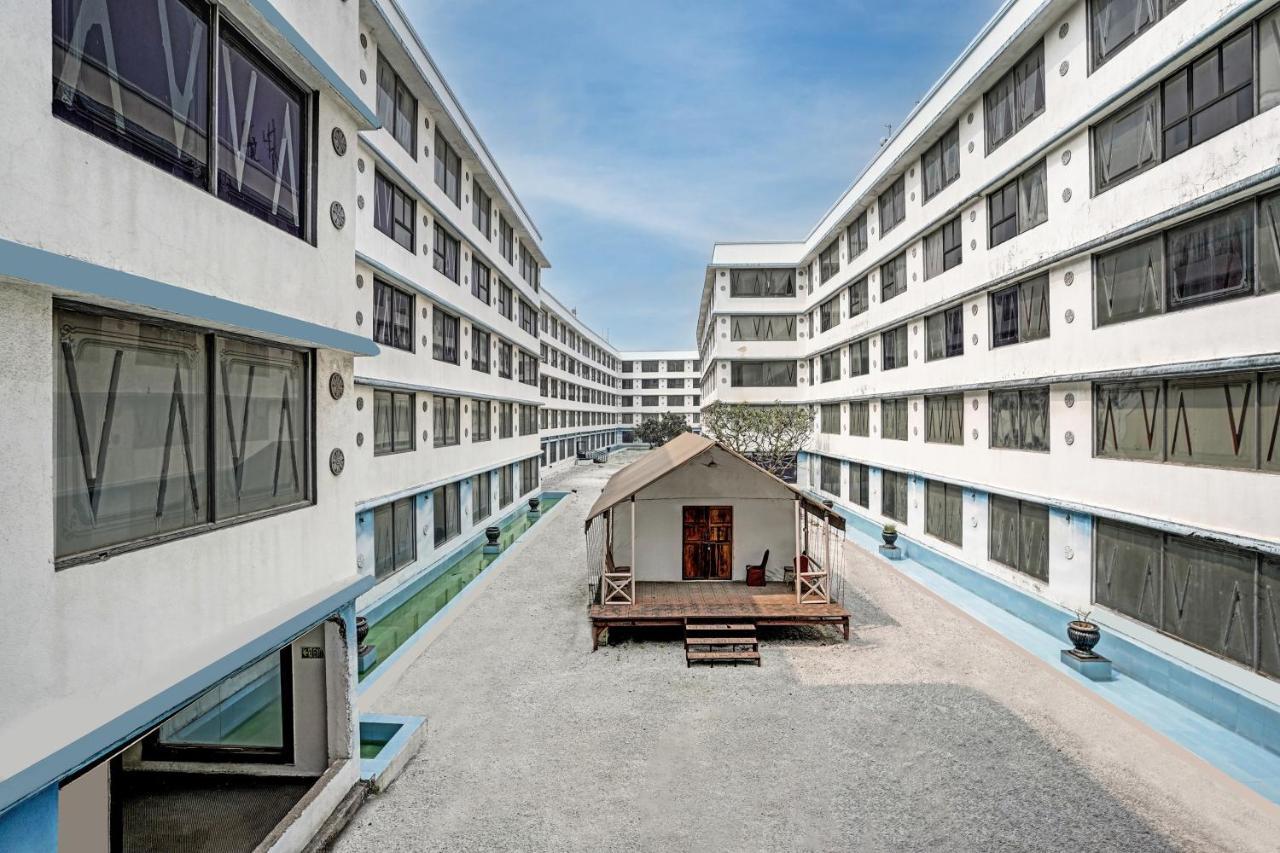 Townhouse 809 Royal Palms Hotel - Rose Collection Mumbai Exterior foto