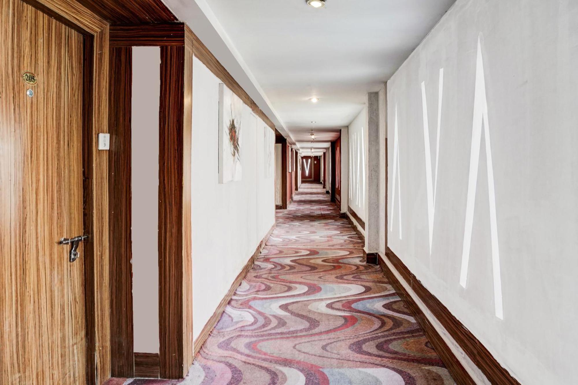 Townhouse 809 Royal Palms Hotel - Rose Collection Mumbai Exterior foto