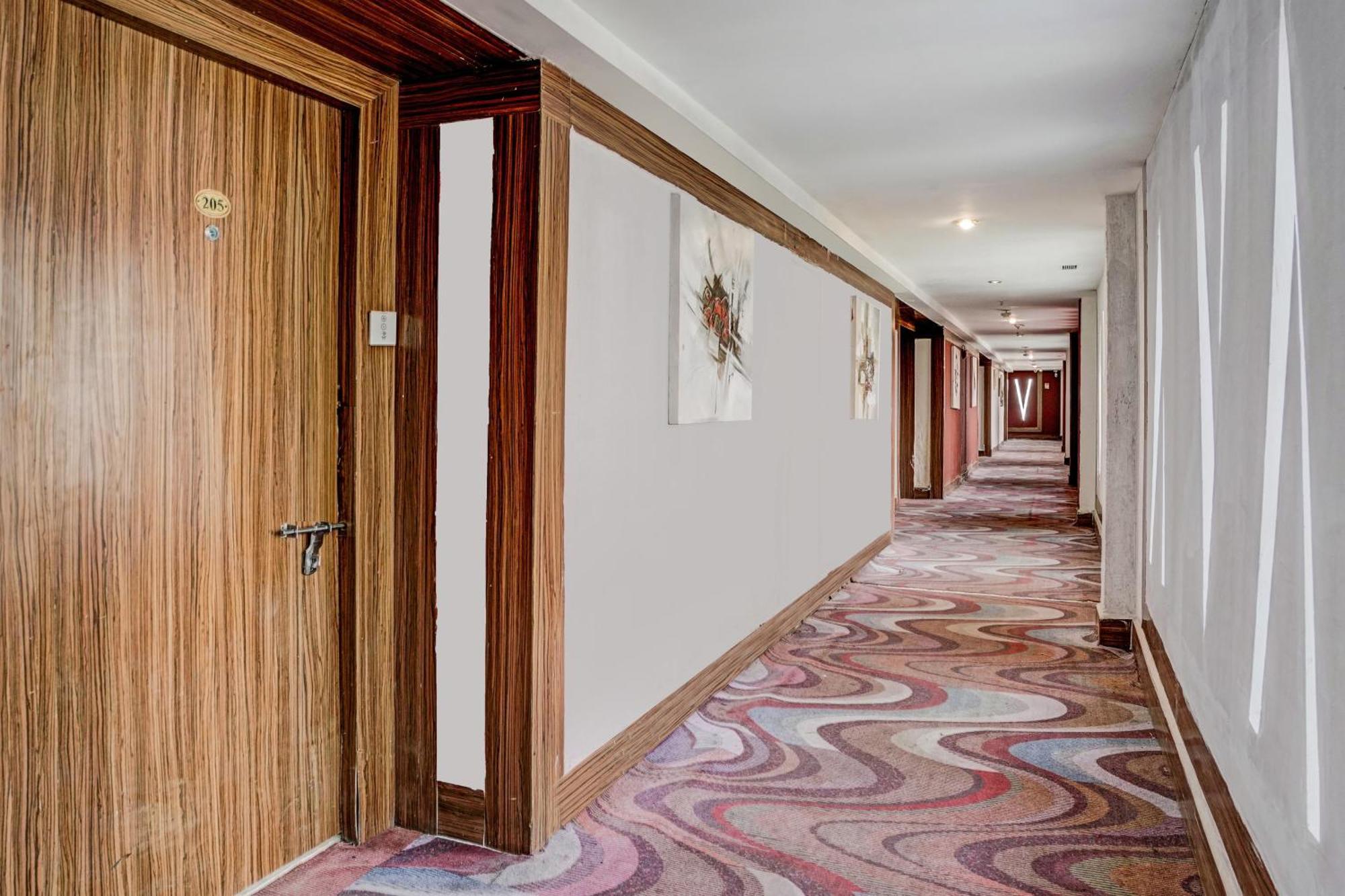 Townhouse 809 Royal Palms Hotel - Rose Collection Mumbai Exterior foto