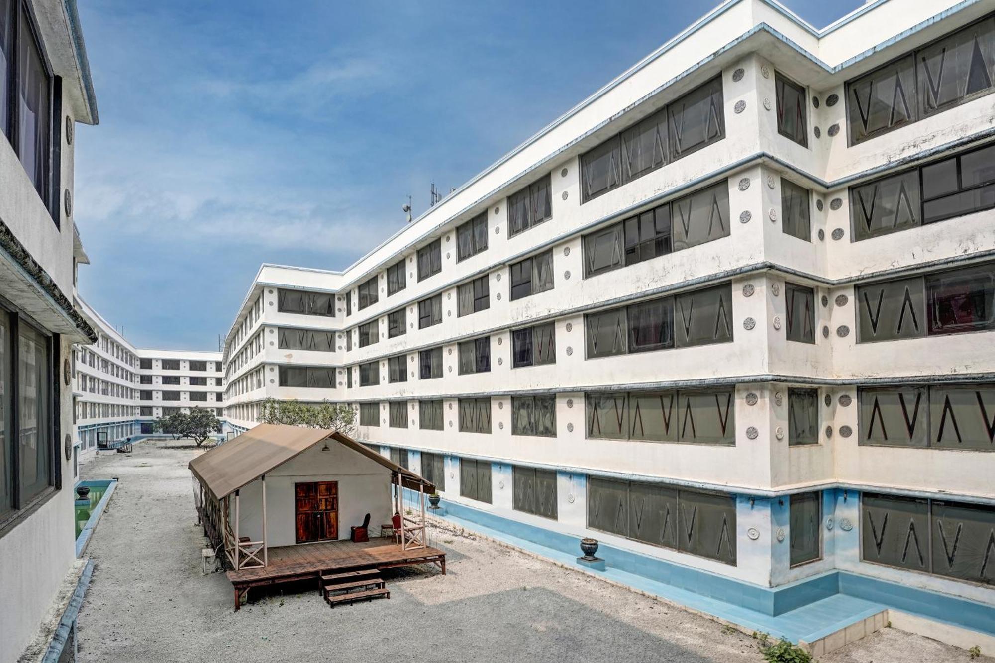 Townhouse 809 Royal Palms Hotel - Rose Collection Mumbai Exterior foto