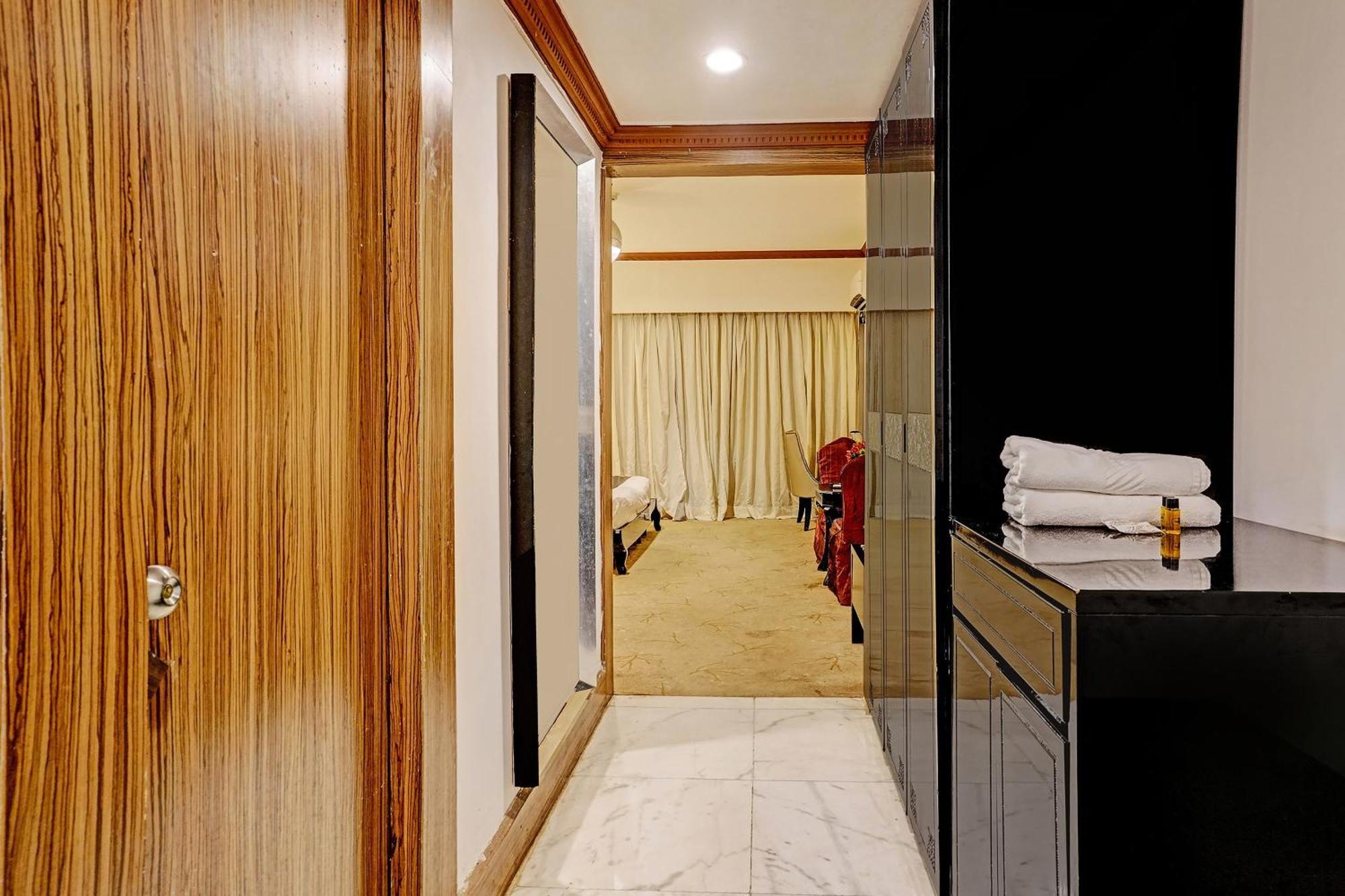 Townhouse 809 Royal Palms Hotel - Rose Collection Mumbai Exterior foto